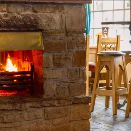 אניסקילן The Three Way Inn מראה חיצוני תמונה