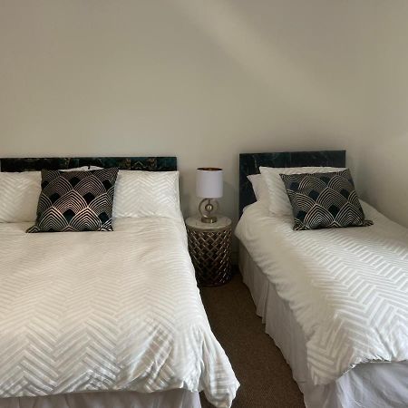 אניסקילן The Three Way Inn מראה חיצוני תמונה