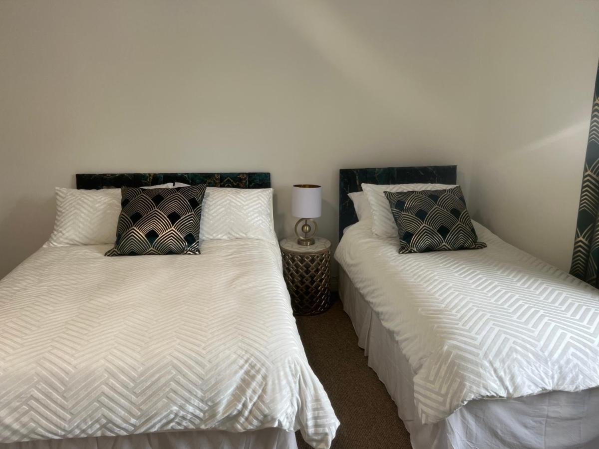 אניסקילן The Three Way Inn מראה חיצוני תמונה